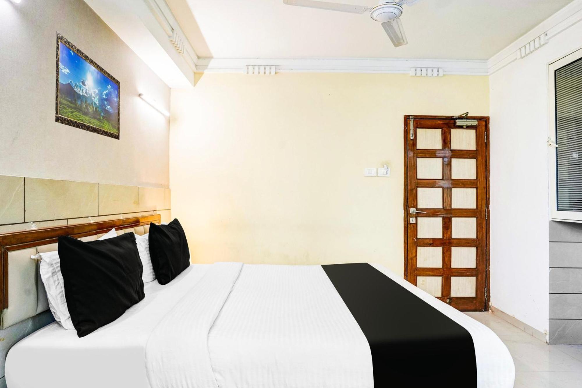 Hotel O Shanti Sadan Ahmedabad Esterno foto