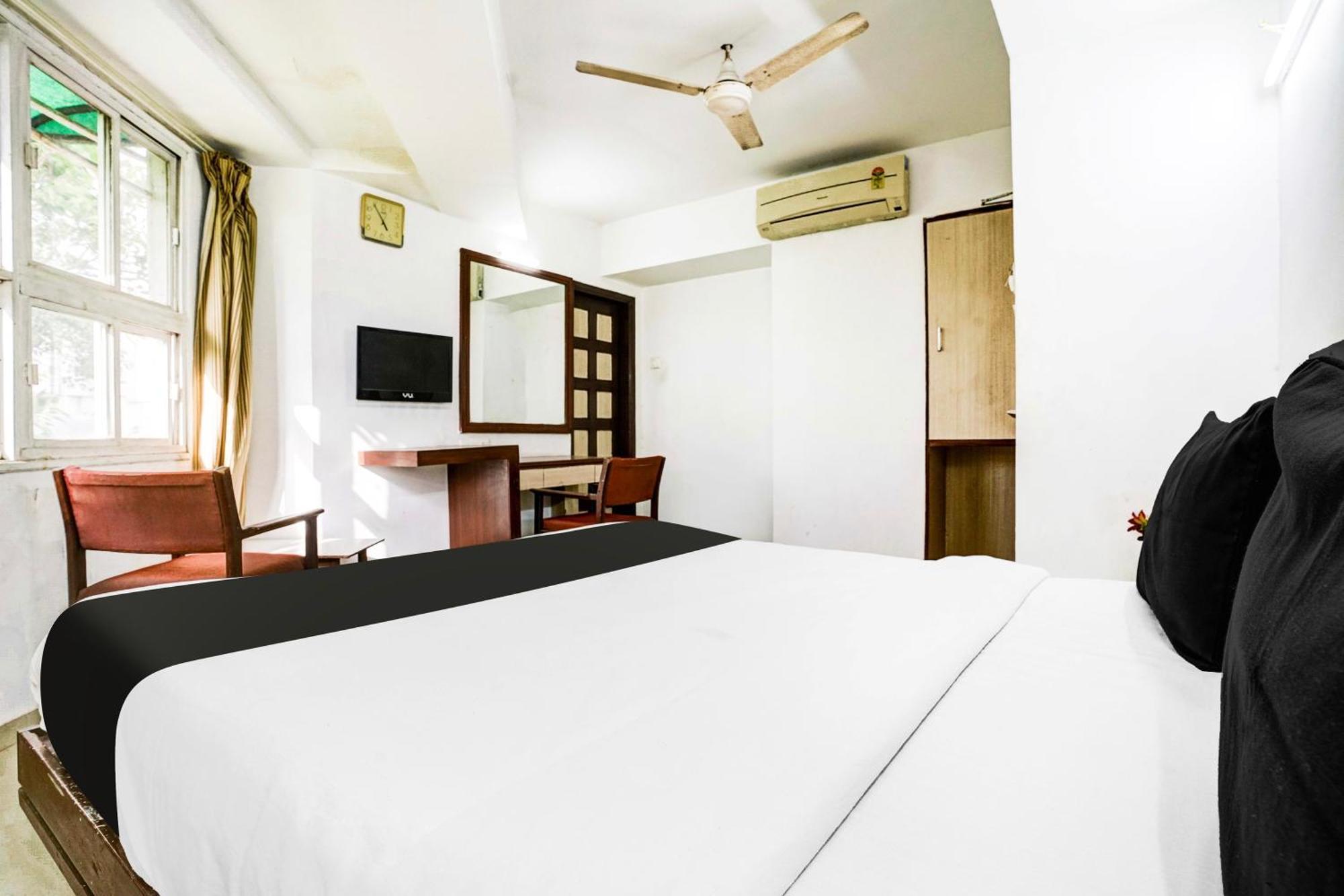 Hotel O Shanti Sadan Ahmedabad Esterno foto