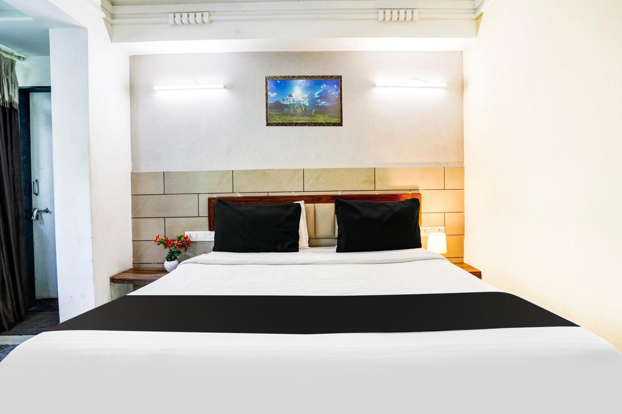 Hotel O Shanti Sadan Ahmedabad Esterno foto